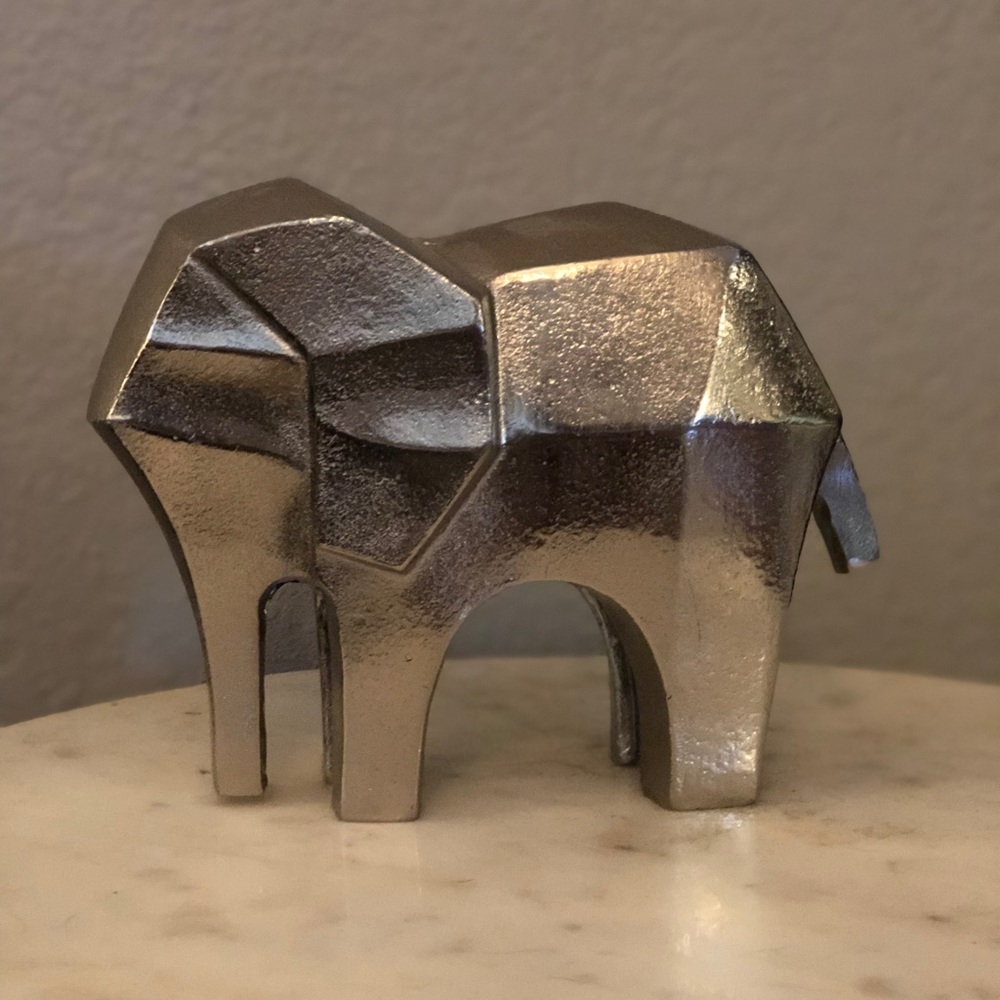 Metal elephant